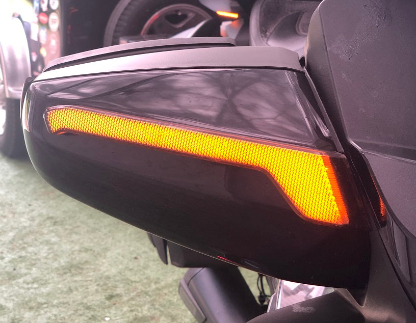 White position lights and sequential mirror turn signals for Can-Am Spyder F3T / F3 Limited (2019+) and RT (2020+)