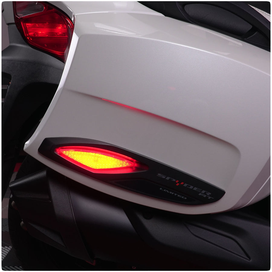 Side reflector and LED on the rear case of the RT / RTS 2010-2019