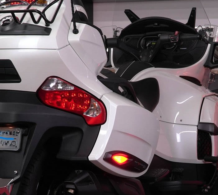 Side reflector and LED on the rear case of the RT / RTS 2010-2019