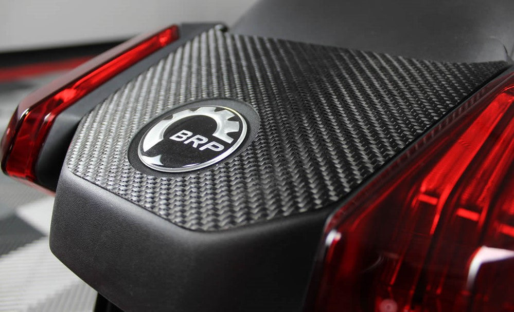 Décale fibre de carbone brute pour aile arrière du Ryker