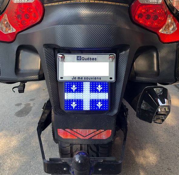 Drapeau du Québec en LED avec plaque d'installation