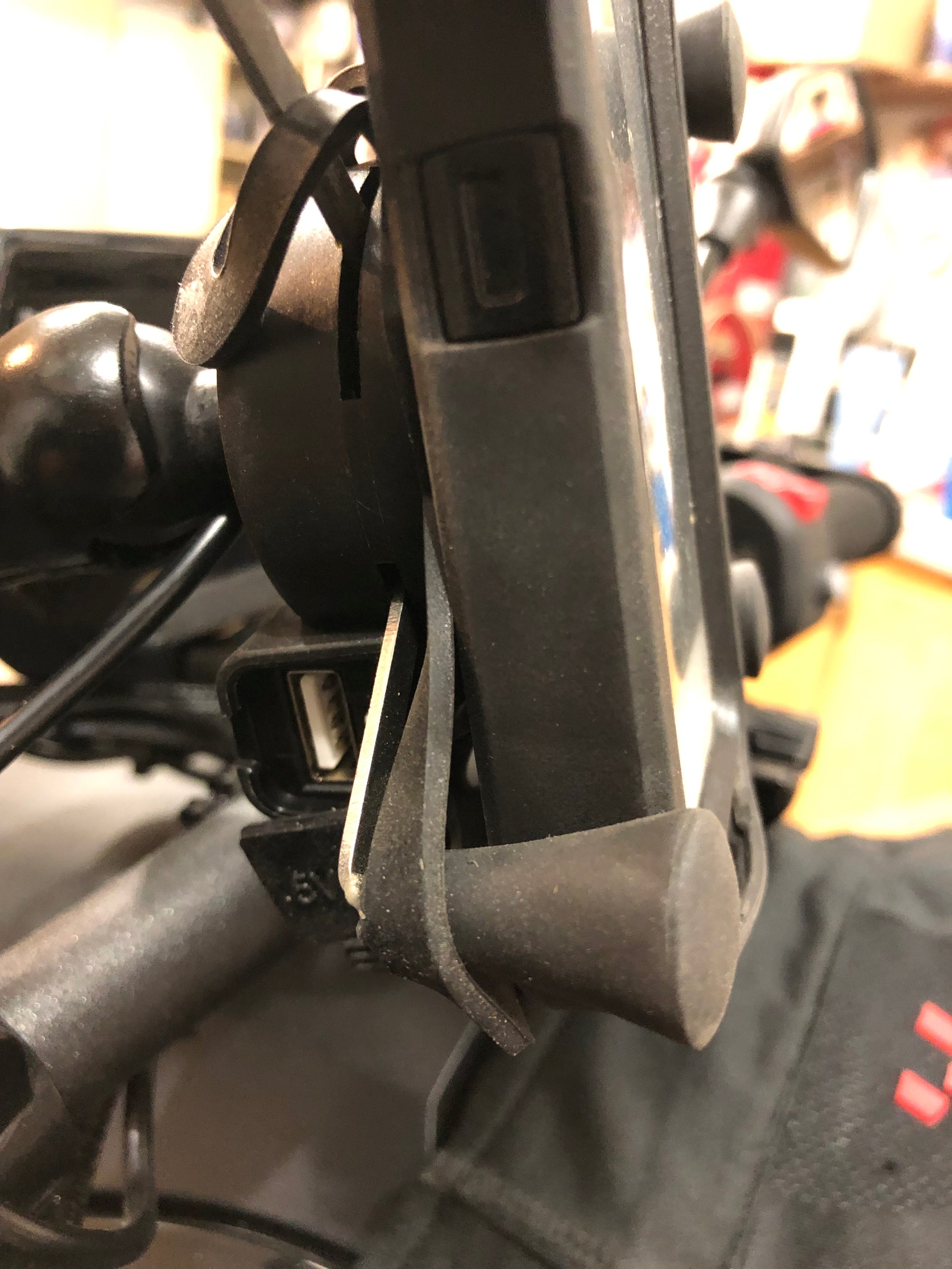 Rack pour cellulaire avec prise USB / 12V chargeur pour Ryker avec adapteur pour guidon